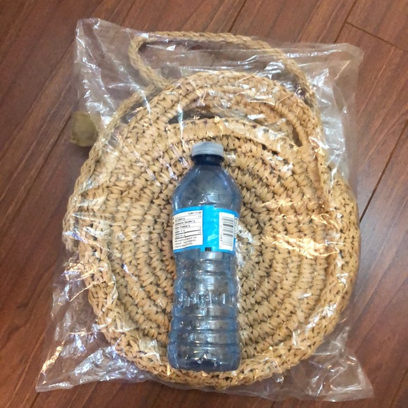 Never worn NEW: Straw crossbody bag purse (beach summer woven purse) ☀️ - Picture 4 of 4